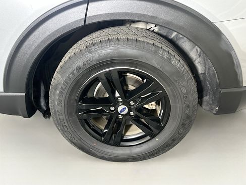 Used 2022 Ford Explorer XLT w/ Equipment Group 202A image 11