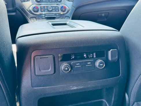Used 2019 Chevrolet Suburban LT image 14