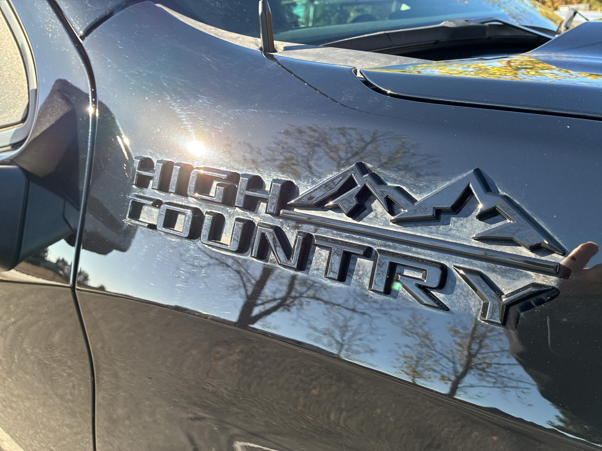 Used 2024 Chevrolet Silverado 1500 High Country w/ Midnight Edition AWD/4WD image 10