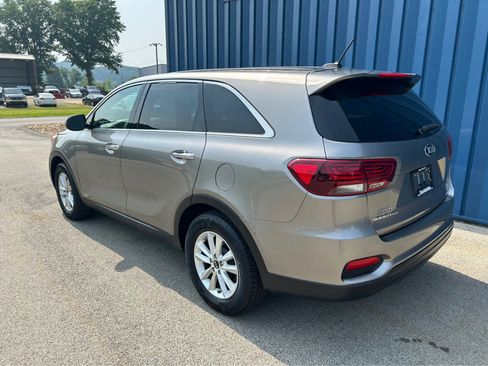 Used 2019 Kia Sorento LX image 3