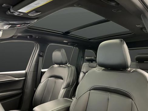 Used 2024 Jeep Grand Cherokee Limited w/ Black Appearance Package image 7