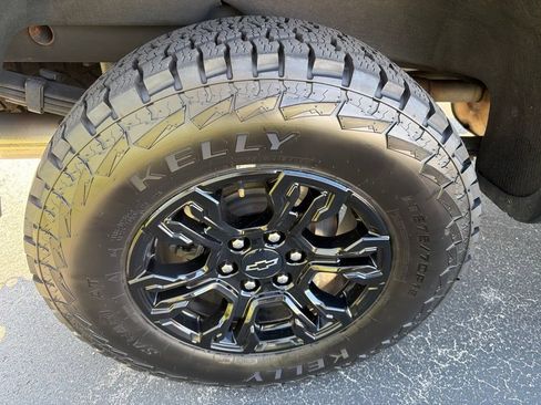 Used 2023 Chevrolet Silverado 1500 ZR2 w/ Technology Package AWD/4WD image 15