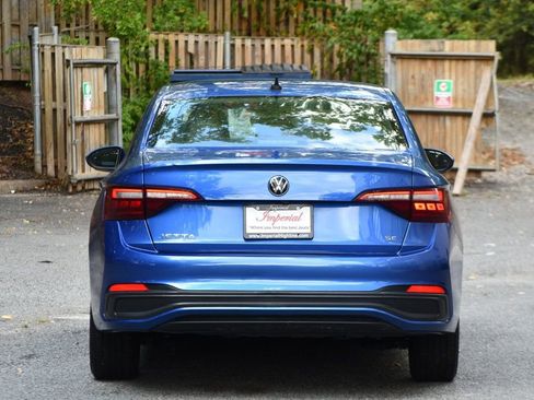 Used 2022 Volkswagen Jetta SE w/ Panoramic Sunroof Package image 8