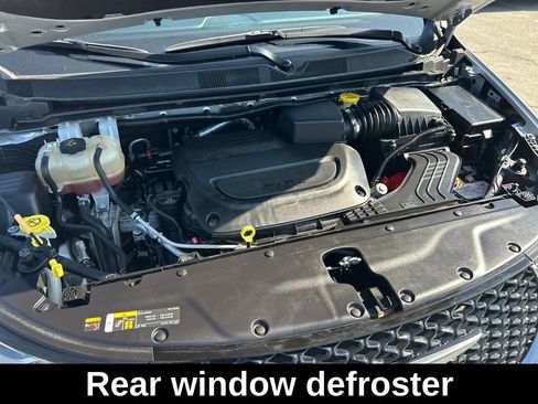 Used 2024 Chrysler Pacifica Touring-L FWD image 16