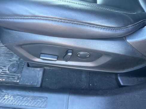 Used 2022 Ford Explorer XLT w/ Equipment Group 202A image 19