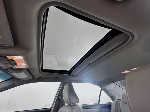 Used 2015 Toyota Camry XLE w/ Moonroof Package image 26