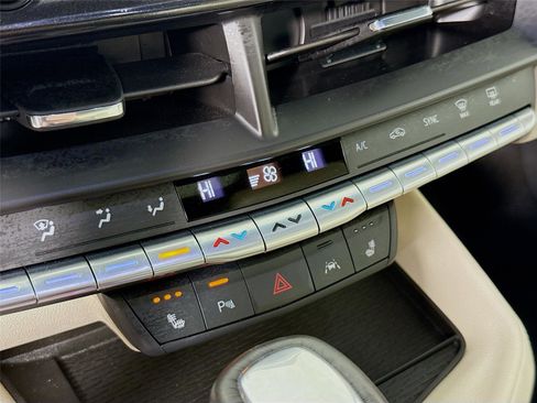 Used 2023 Cadillac CT4 Luxury w/ Sun And Sound Package image 16