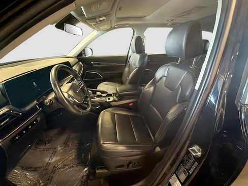 Used 2025 Kia Telluride S image 13