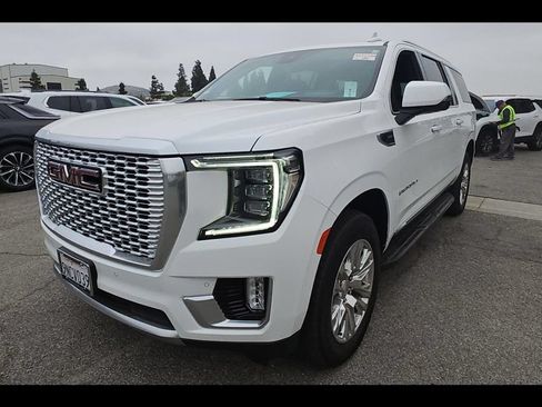 Used 2024 GMC Yukon XL Denali AWD/4WD image 2