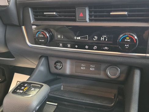 Used 2025 Nissan Rogue SV image 19