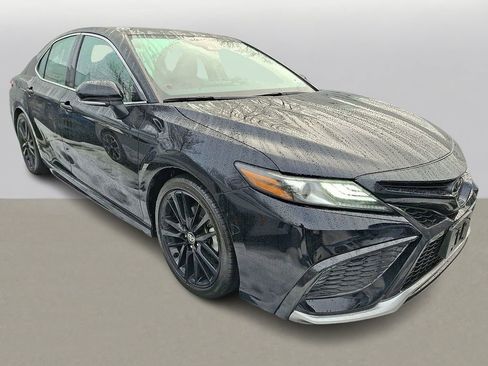 Used 2023 Toyota Camry XSE image 3