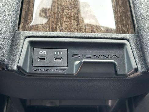 Used 2025 Toyota Sienna Limited AWD/4WD image 24