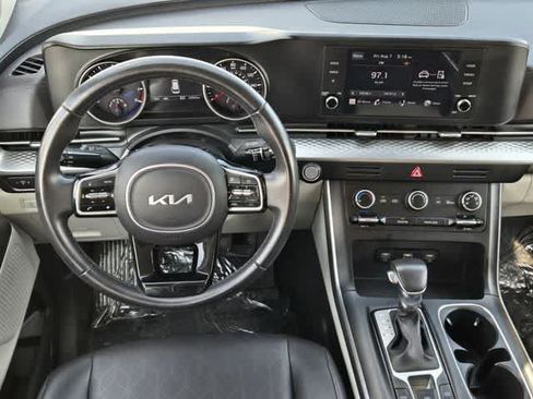 Used 2024 Kia Carnival LX FWD image 16