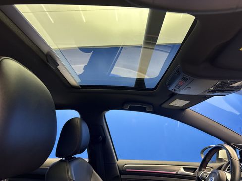 Used 2019 Volkswagen GTI SE FWD image 26