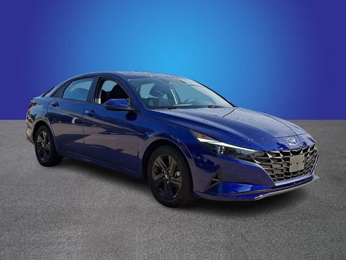 Used 2023 Hyundai Elantra SEL FWD image 3