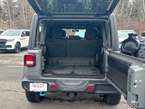 Used 2023 Jeep Wrangler Unlimited w/ Cold Weather Group image 12