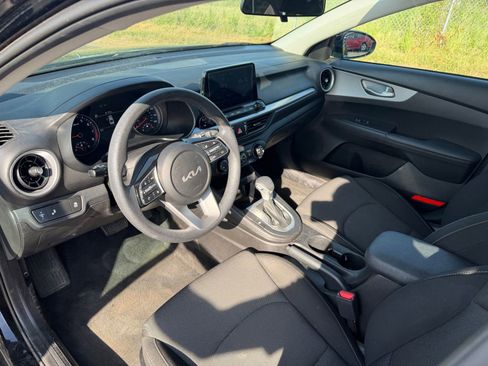 Used 2023 Kia Forte LXS w/ LXS Technology Package FWD image 12