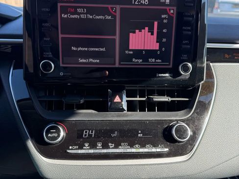 Used 2022 Toyota Corolla LE image 12