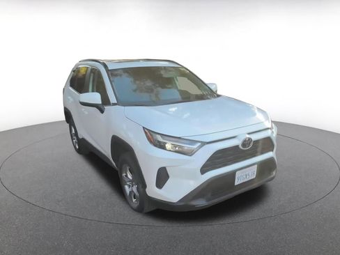 Used 2025 Toyota RAV4 XLE image 3
