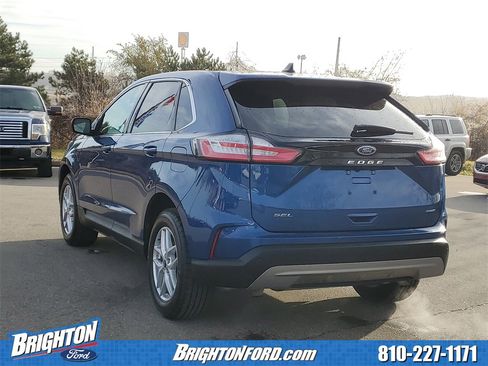 Used 2024 Ford Edge SEL w/ Convenience Package image 3