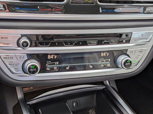 Used 2019 BMW 740i image 25