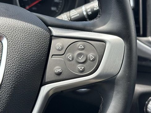 Used 2024 GMC Terrain SLT w/ Tech Package FWD image 24