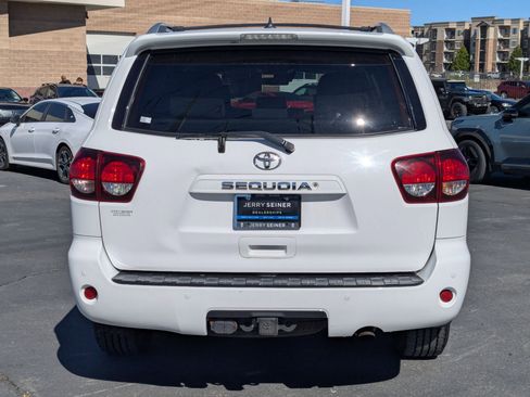 Used 2018 Toyota Sequoia SR5 w/ Carpet Cargo Mat Package AWD/4WD image 4