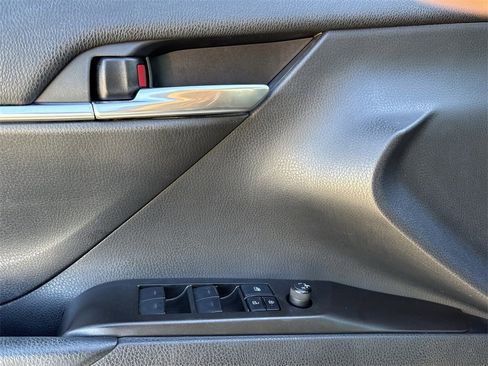 Used 2021 Toyota Camry SE w/ Carpet Mat Package (TMS) image 11