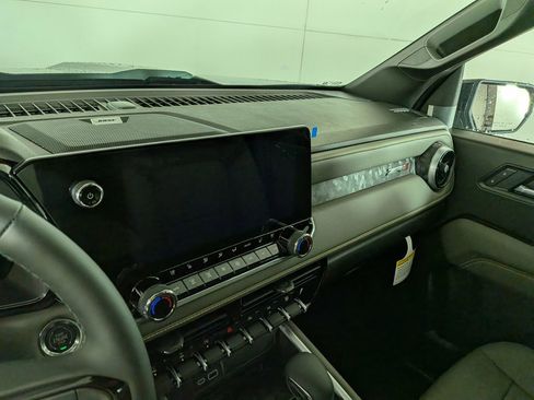 New 2026 Chevrolet Colorado ZR2 AWD/4WD image 24