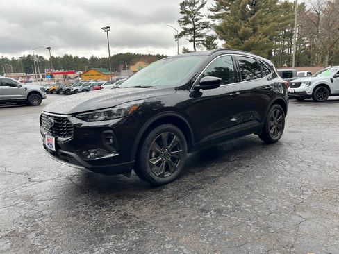 Used 2025 Ford Escape Platinum image 3