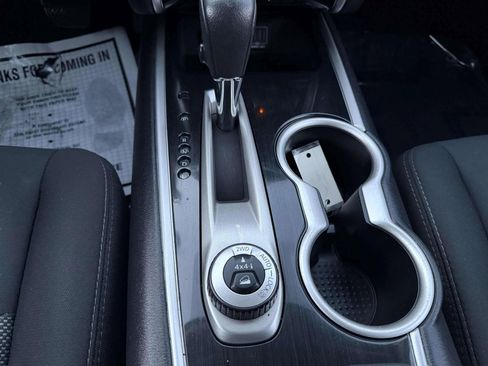 Used 2018 Nissan Pathfinder SV image 32