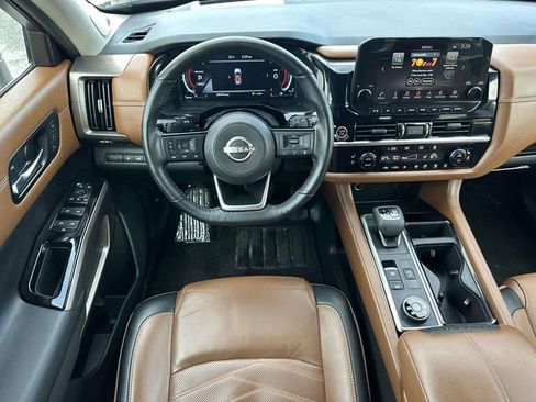 Used 2024 Nissan Pathfinder Platinum w/ Black Appearance Package image 19