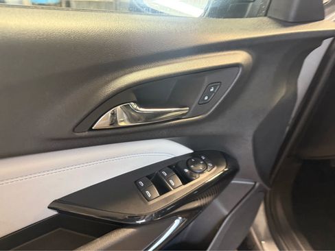Used 2025 Chevrolet Trax LT FWD image 7