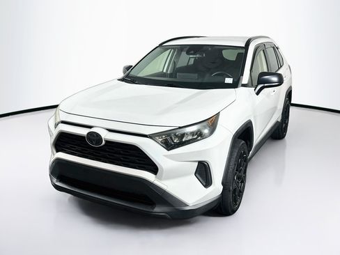 Used 2019 Toyota RAV4 LE FWD image 3