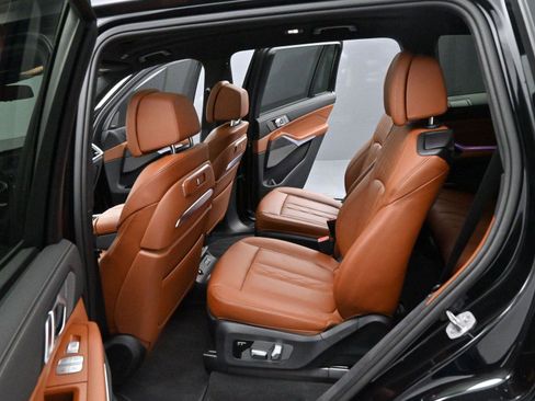 Used 2024 BMW X7 xDrive40i w/ M Sport Package image 37