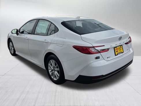 Used 2025 Toyota Camry LE FWD image 5