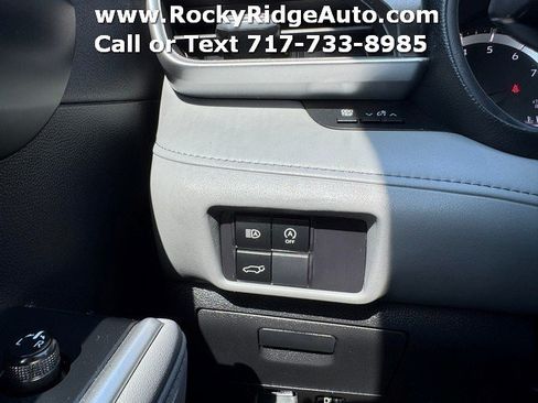Used 2023 Toyota Highlander LE AWD/4WD image 31