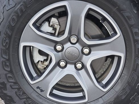 Used 2019 Jeep Wrangler Sport AWD/4WD image 14