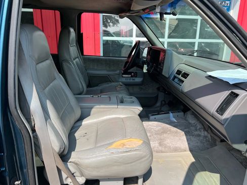Used 1994 GMC Suburban 2500 image 16