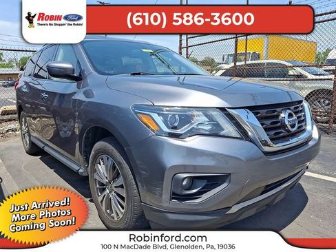 Used 2020 Nissan Pathfinder SV FWD image 1