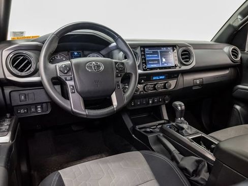 Used 2022 Toyota Tacoma TRD Sport w/ Technology Package AWD/4WD image 8