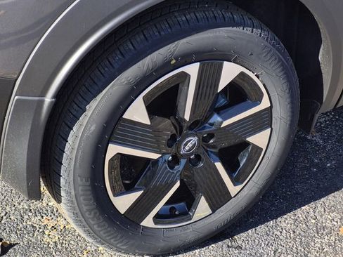 New 2025 Nissan Kicks SV w/ SV Premium Package image 5