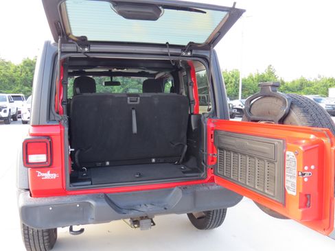 Used 2019 Jeep Wrangler Sport AWD/4WD image 10