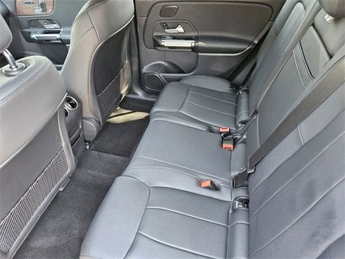 Used 2023 Mercedes-Benz EQB 300 4MATIC image 28