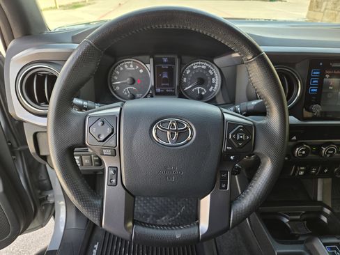Used 2019 Toyota Tacoma TRD Off-Road image 12