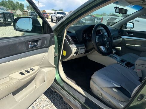 Used 2010 Subaru Outback 2.5i Premium AWD/4WD image 38