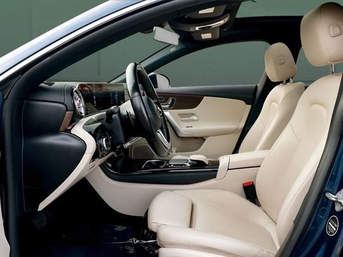 Used 2021 Mercedes-Benz CLA 250 4MATIC image 2