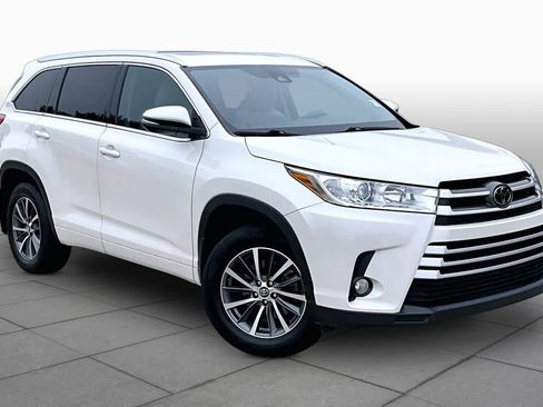 Used 2018 Toyota Highlander XLE FWD image 3
