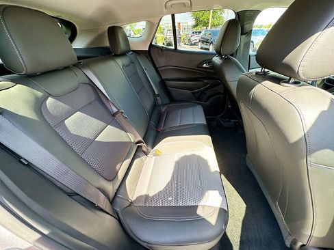 Used 2025 Chevrolet Trax LT FWD image 24