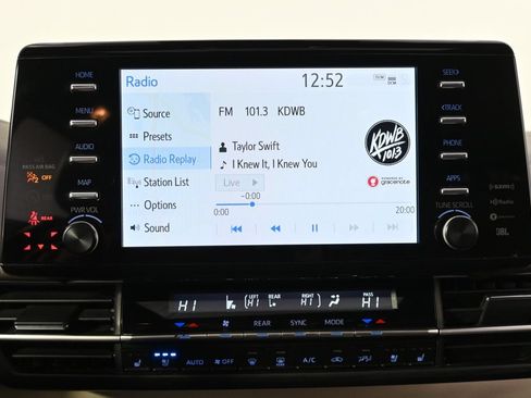 Used 2023 Toyota Sienna Platinum AWD/4WD image 29